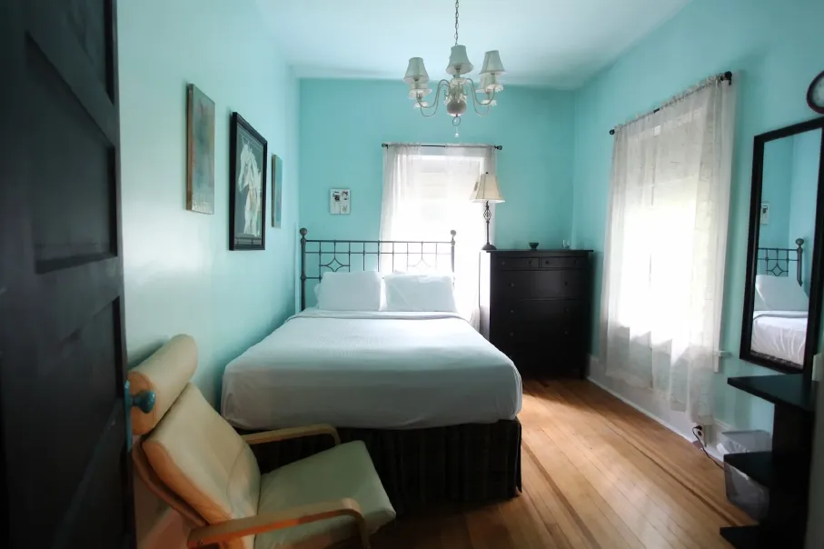 4-cabin-16-bedroom-2-optimized-jpg.webp