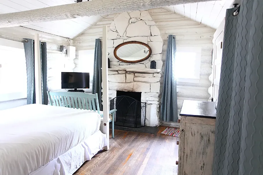 cab-1-fireplace.webp