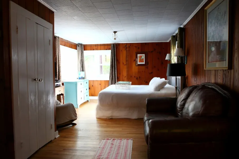 cottage-4-bedroom-optimized.webp