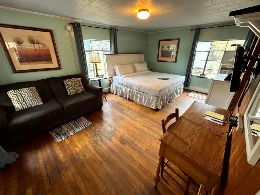 cottage-5-bedroom-optimized.webp