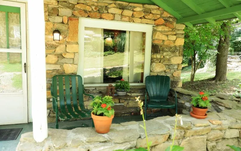 cottage-7-front-porch-optimized-800x500.webp