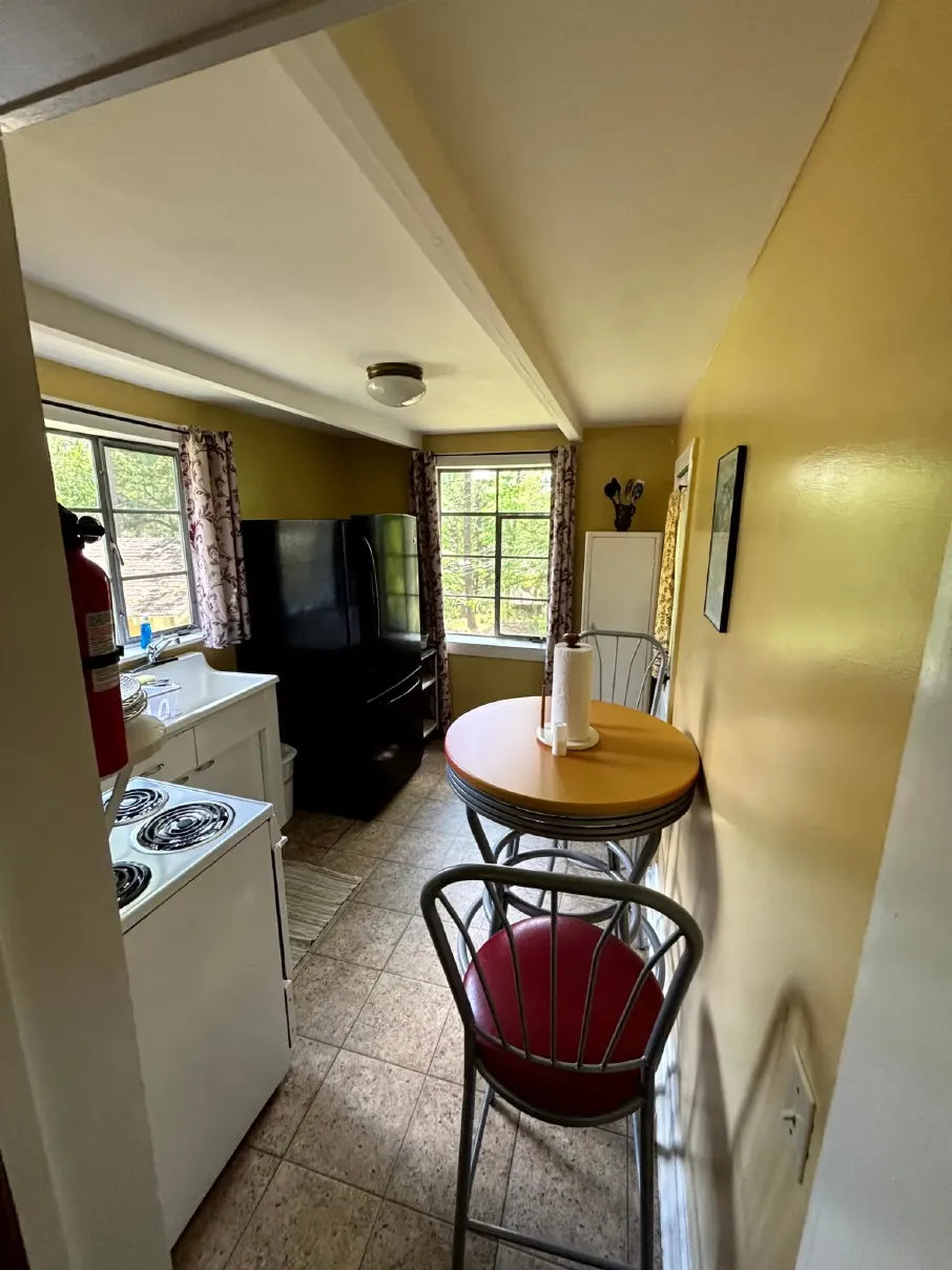 cottage-7-kitchen-optimizerd.webp