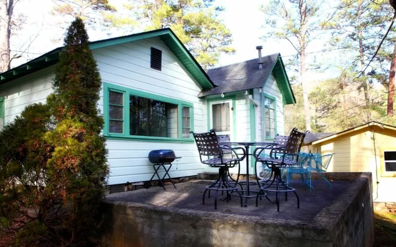 cottage-7-patio-optimized-800x500.webp